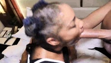 wali stopami jego czekoladowego peniska