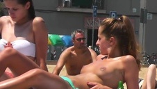 brunetka skacze na członku