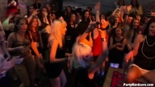 milf z niezłym biustem robi loda na czacie