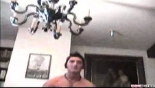 azjatka fajnie oddaje się na kanapie