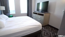 straponem w pupę dojrzałej laski