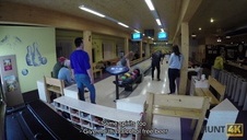 słodka sekretarka pieści swą picz podczas seksu