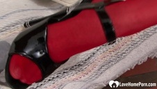 słodka shanda pieści się po cyckach