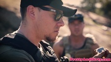 mamuśka zapięta na biurku