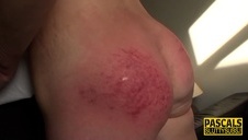 panna w kozaczkach i z gołą szparą