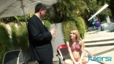 łysy ma chrapkę na jej luźne cyce