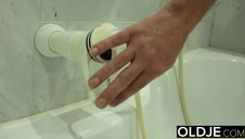 ślicznotka zapięta na fotelu