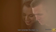 typ uwielbia jej tyłeczek i lubi jej analną dziurkę