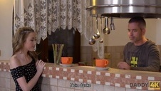 agentka ma ochotę na młodszą dziewczynę