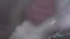 mała weźmie go do buzi