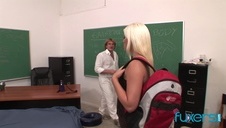 silvia zabawia się w seekend z przyjaciółmi