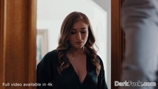 brunetki całują się i ściskają sobie cyce