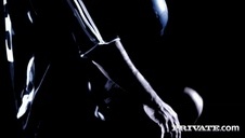 młody pieści ciałko swojej macochy