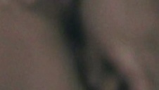 młoda blondyneczka obrabia dwa stare kutasy