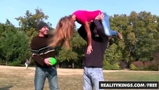 wygrzmocił dobrą panią w szatni