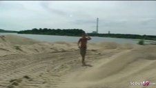 wytauowana domina uczy dobrych manier swoją uczennicę