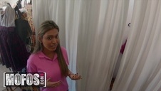 pięknie wypięła się na pieska