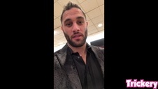 facet spuszcza się na soczystą dupcię