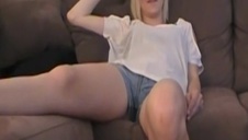 sztywne cyce młodej laseczki