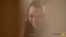 uczennica obciąga dużego chuja i liże jaja