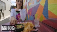 lubi wjeżdżać od tyłu