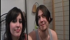 robi loda w samochodzie dosawczym