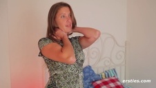 facet poddusza i rżnie cycatą blondi