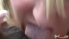 jęczy i piszczy bo ma ochotę