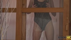 lindsey liże jego kakaowe oczko