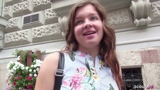 ruda ze sztuczną pała i gorąca murzynka