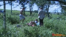 starsze panie biorą w dupę