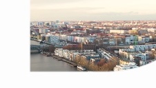 masturbuje się przy aucie