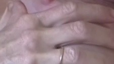 stary pryk bzyknął młodą panienkę