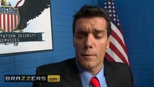 dobra dziunia wypina dupsko na wyrku