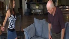 blada przykłada swój tyłek do szyby pod prysznicem