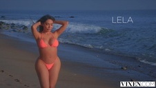 czarnowłosa nauczycielka ciągnie sterczącą pałę w klasie