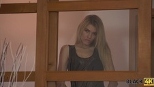 lisa ann przepięknie pieści się po piczy