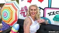 orgazm z opaloną brunetką