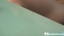 sąsiad posuwa ją w dupę