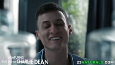 facet liże jej egzotyczną cipkę