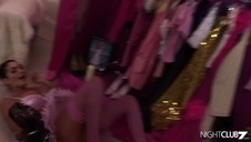 milfa w pończochach uwielbia się masturbować