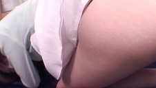 mamusia samotnie się pieści w biurze