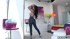 murzynek rucha cycatą blondi na ławeczce