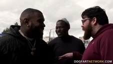 brunet z mega gorącą długowłosą nastolatką