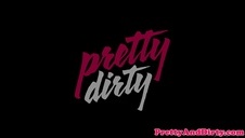 emo kobieta cudnie liże jego jajka