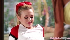 tylko duże rozmiary się dla niej liczą