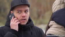 fajne ma cycuszki i chętnie je pokazuje