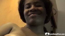 fotograf rucha pewną laseczkę na pieska