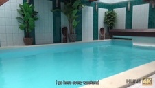 zagnał ją do robienia loda