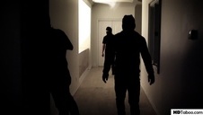 śliczna brunetka z ogonkiem